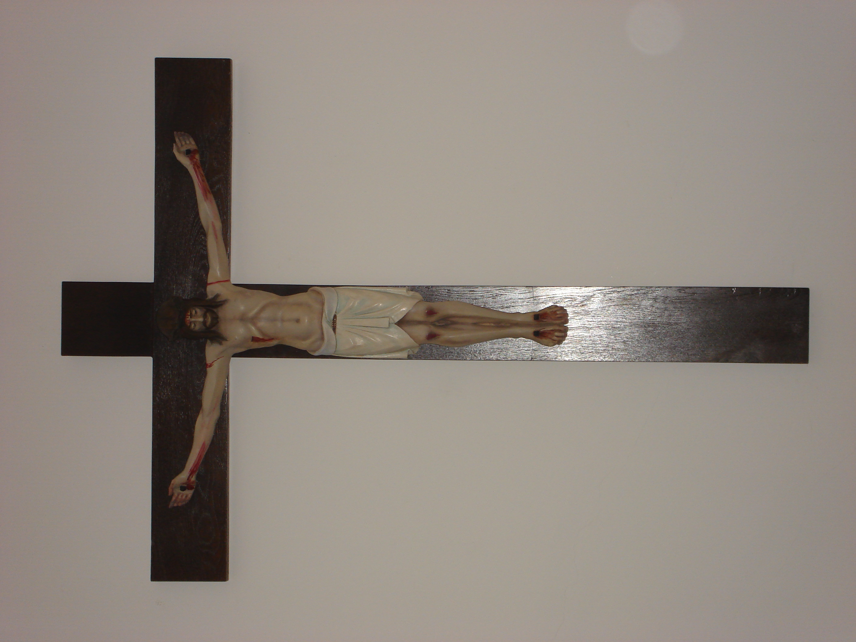 Crucifixo com a imagem de Cristo crucificado